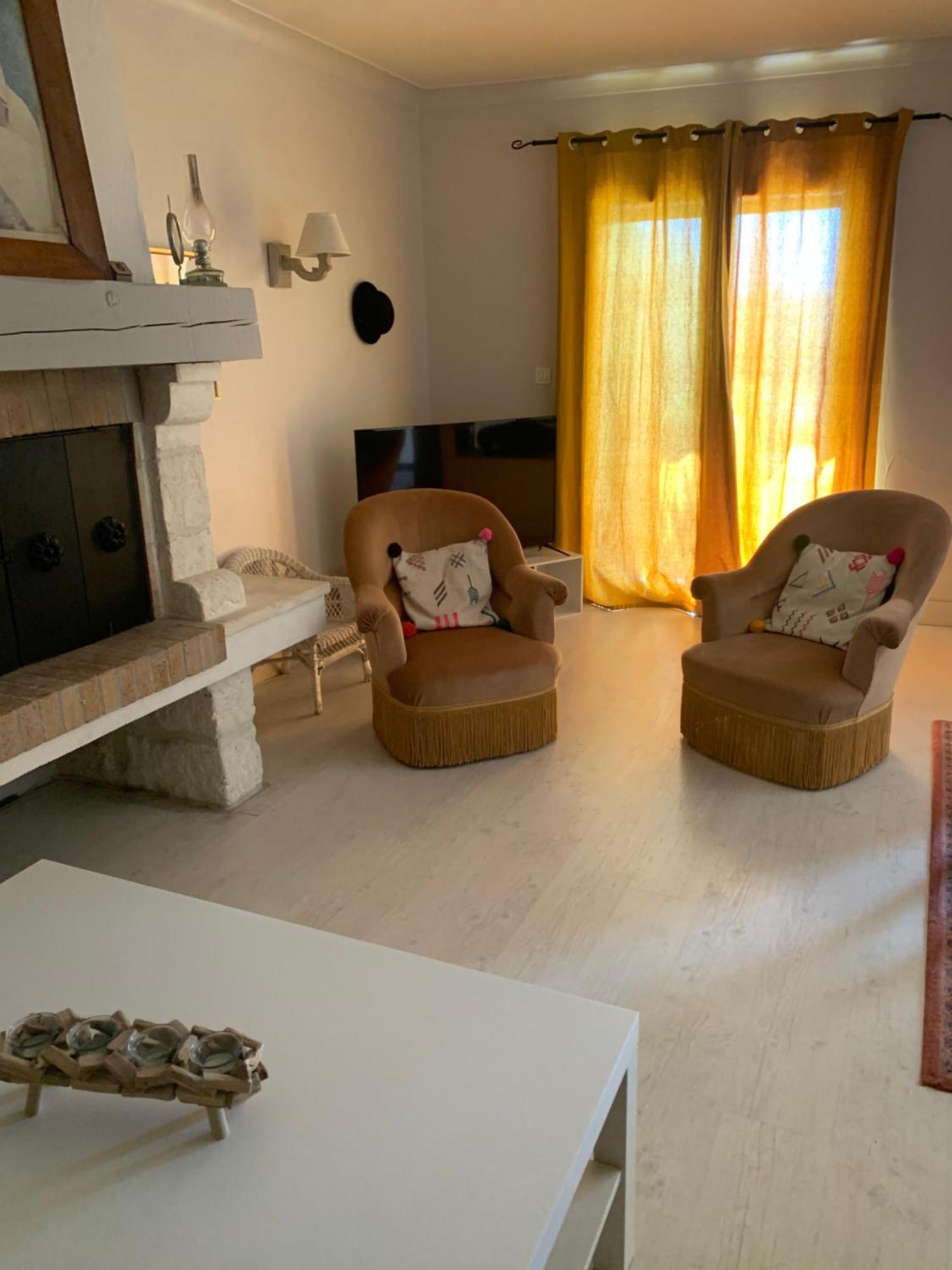Maison Face Aux Remparts Aigues-Mortes